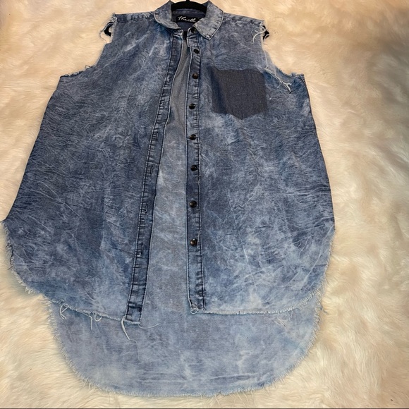 Thrive Sleeveless High Low Button Down Shirt - Picture 5 of 12